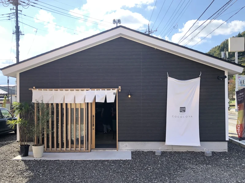 和洋折衷、ガレージをヘアカラー専門店として活用