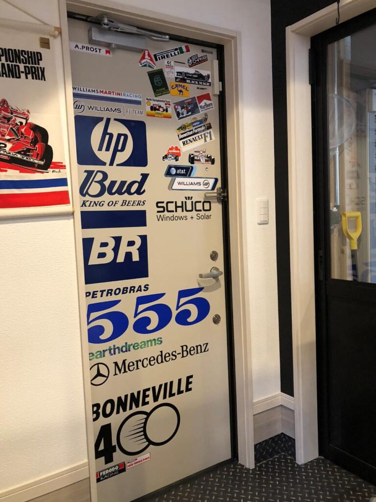 ステッカー&ポスター装飾の例
