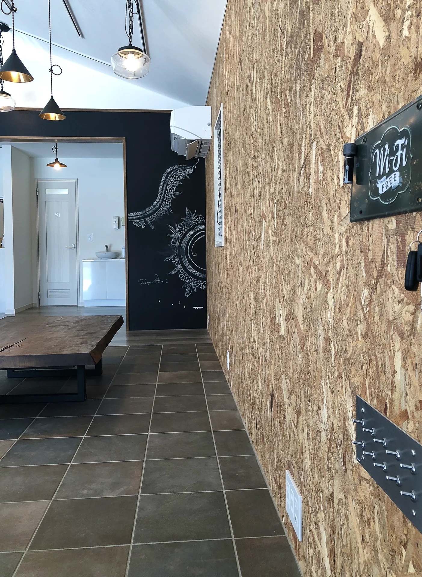 タイル部分には床暖房を設置