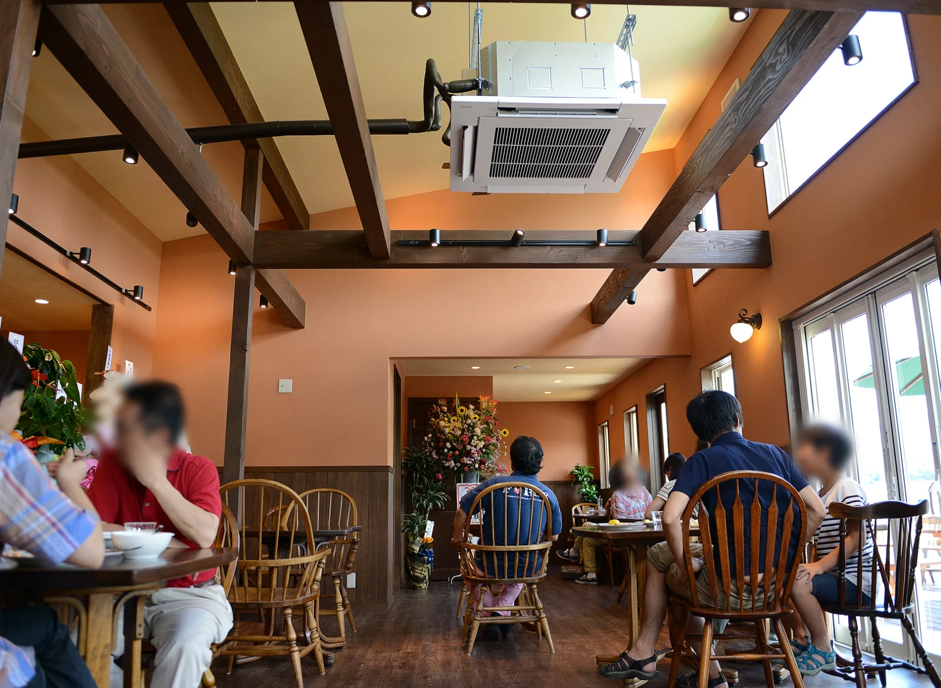 薪ストーブのある、あったかなカフェレストラン