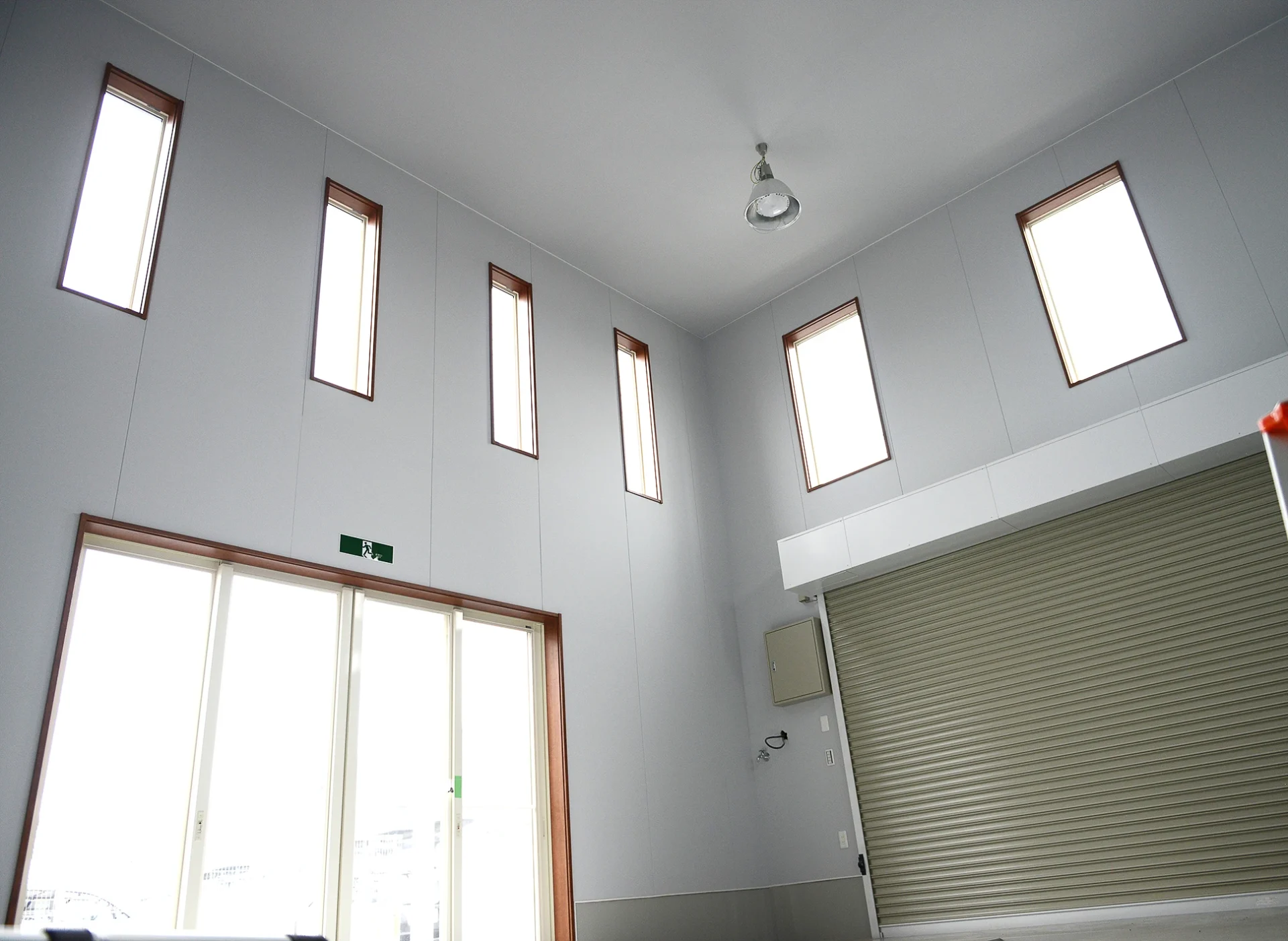 内観 - ガレージ